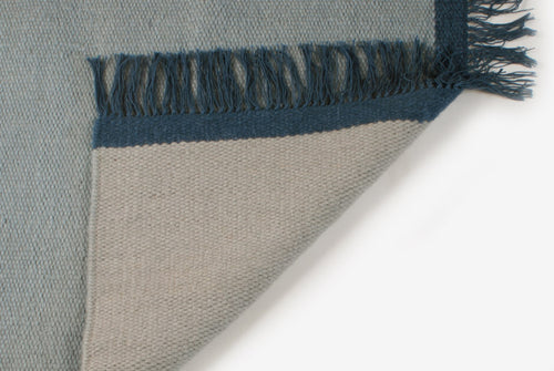 Teppich Teppich Kelim aus Schurwolle von Aspegren in Solid Blue - Detailbild