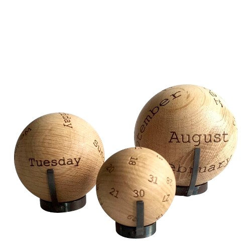 Kalender Balls aus Eiche von The Oak Men