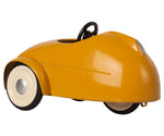 Gelbes Auto mit Maus und Garage von Maileg