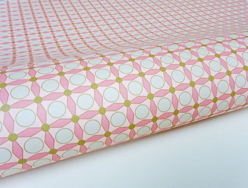 Geschenkpapier-Bogen "rosé Design" von mimi & joe gerollt