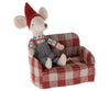 Rotes Miniatur Sofa für die Mäuse von Maileg