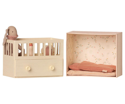 Baby-Zimmer mit Micro-Hase von Maileg