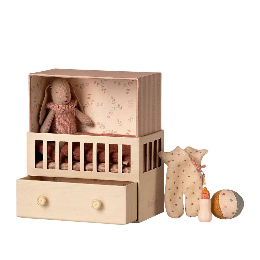 Baby-Zimmer mit Micro-Hase von Maileg