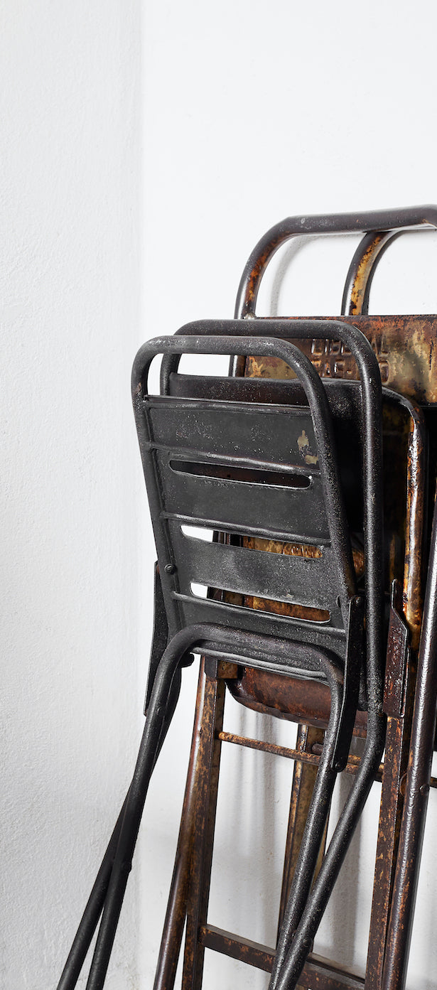 Vintage Klapp-Stühle aus Eisen von Madam Stoltz
